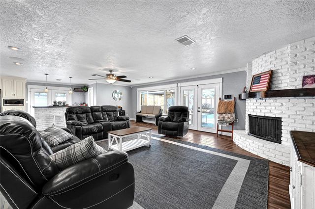 4902 Green Willow Lane, Dickinson, TX 77539