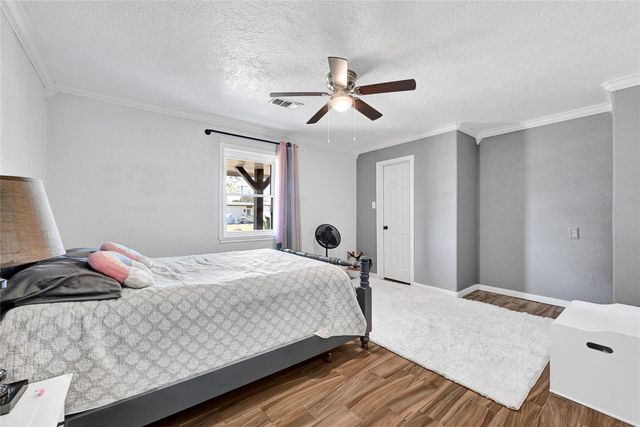 4902 Green Willow Lane, Dickinson, TX 77539