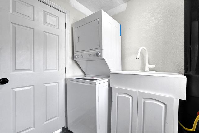 4902 Green Willow Lane, Dickinson, TX 77539