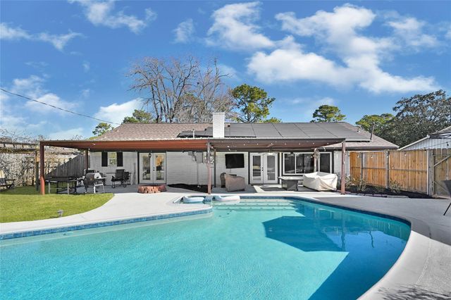 4902 Green Willow Lane, Dickinson, TX 77539