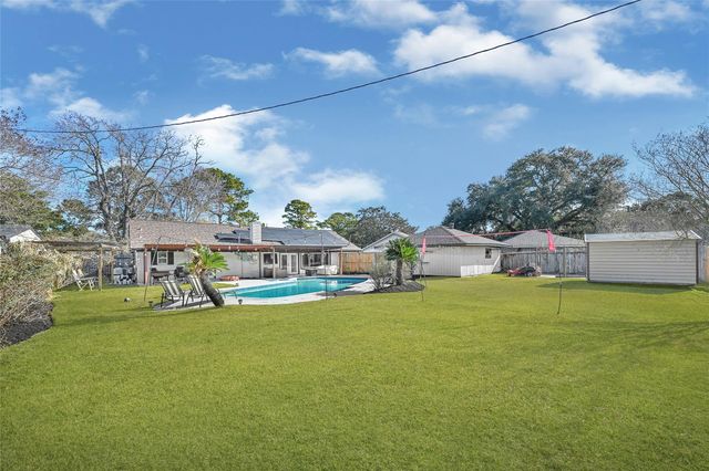 4902 Green Willow Lane, Dickinson, TX 77539