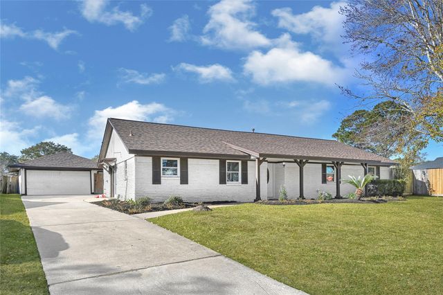 4902 Green Willow Lane, Dickinson, TX 77539