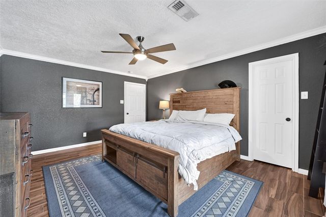 4902 Green Willow Lane, Dickinson, TX 77539