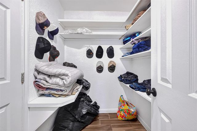 4902 Green Willow Lane, Dickinson, TX 77539