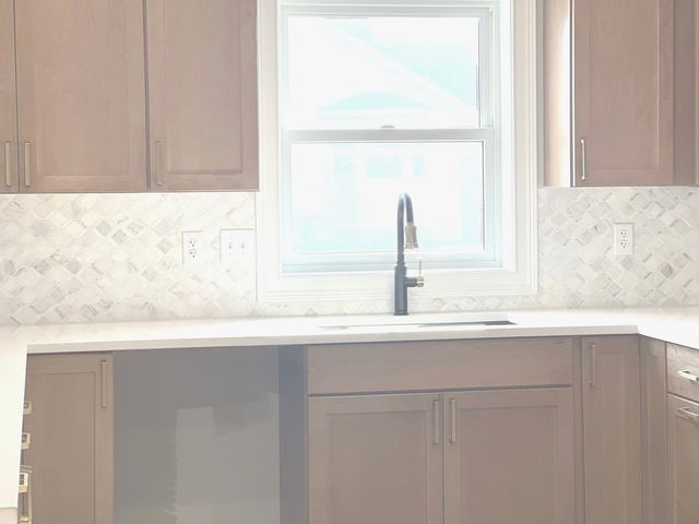 1175 S Farmstone Drive, Diamond, IL 60416