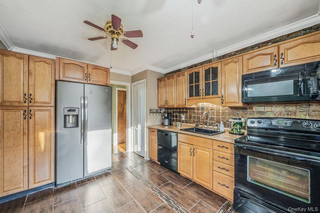 134 Park Lane, Middle Island, NY 11953