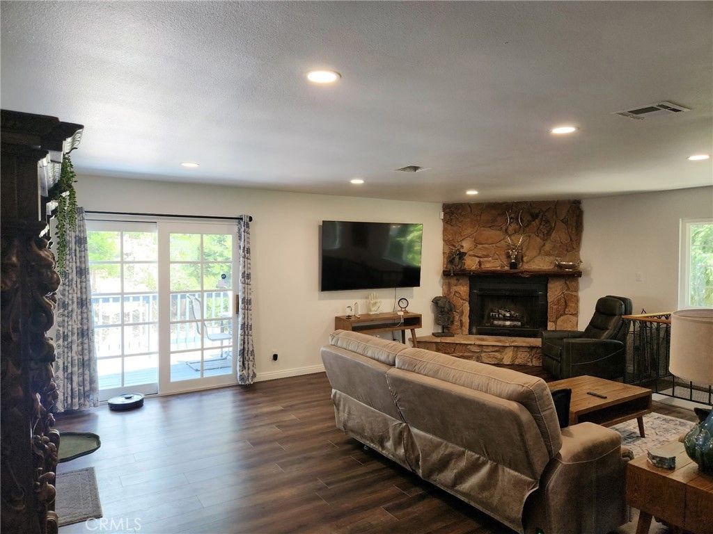 Image 4 of property listing at 25935 Ranger, Twin Peaks, CA 92391