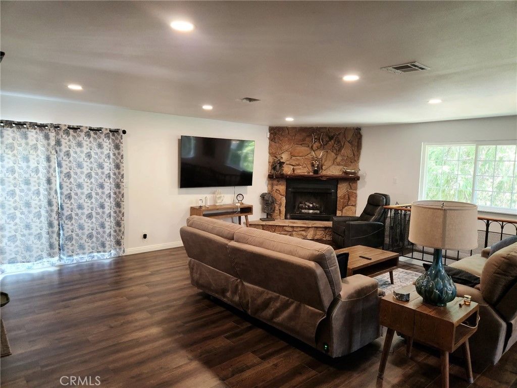 Image 6 of property listing at 25935 Ranger, Twin Peaks, CA 92391