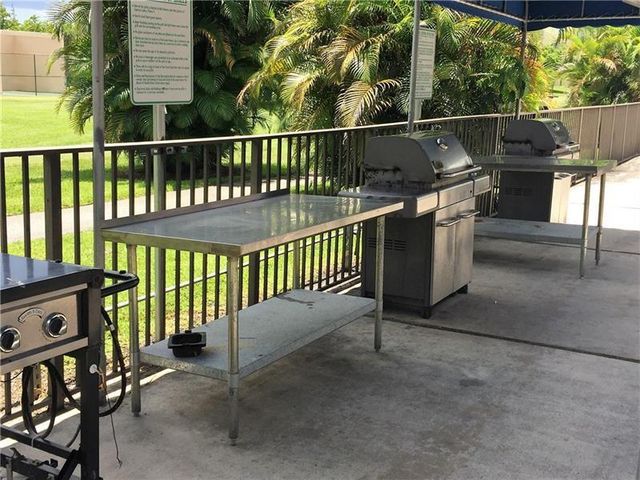 10433 Sunrise Lakes Blvd 408, Sunrise, FL 33322