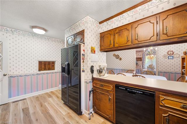 421 Flyntvalley Drive, Winston-salem, NC 27104