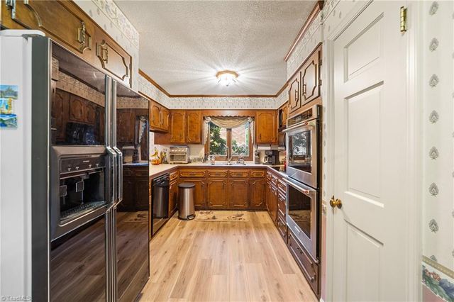 421 Flyntvalley Drive, Winston-salem, NC 27104
