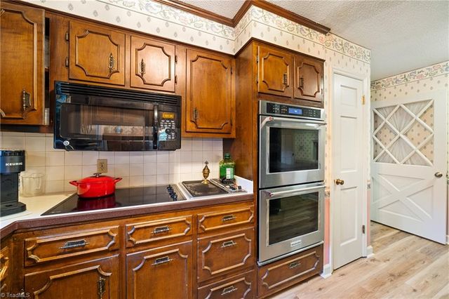 421 Flyntvalley Drive, Winston-salem, NC 27104