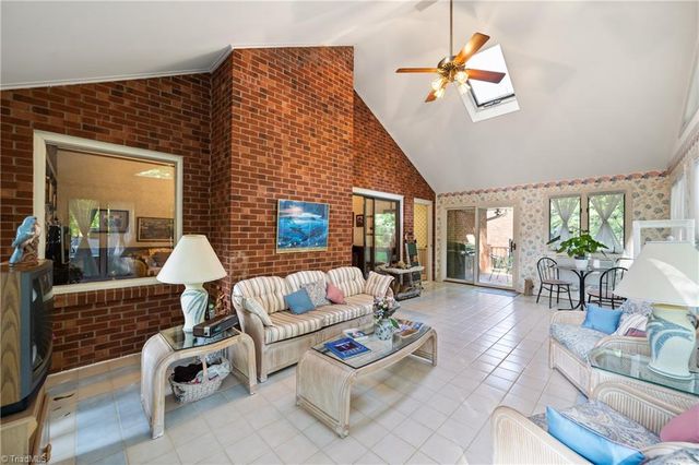 421 Flyntvalley Drive, Winston-salem, NC 27104