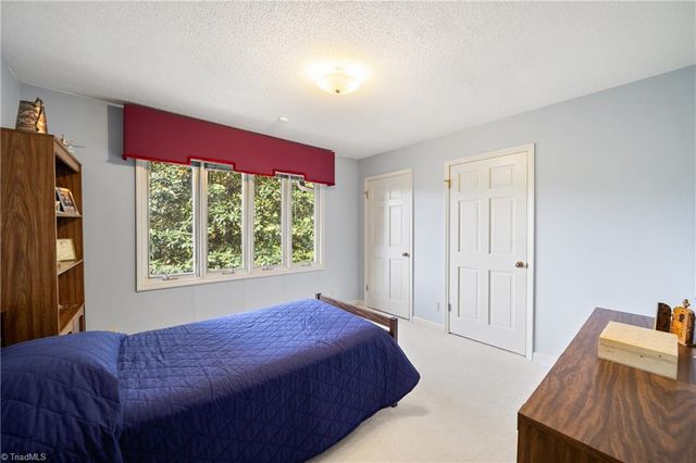421 Flyntvalley Drive, Winston-salem, NC 27104