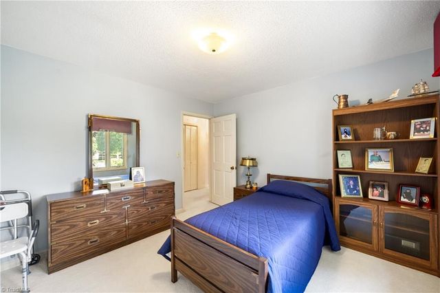 421 Flyntvalley Drive, Winston-salem, NC 27104