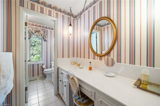 421 Flyntvalley Drive, Winston-salem, NC 27104