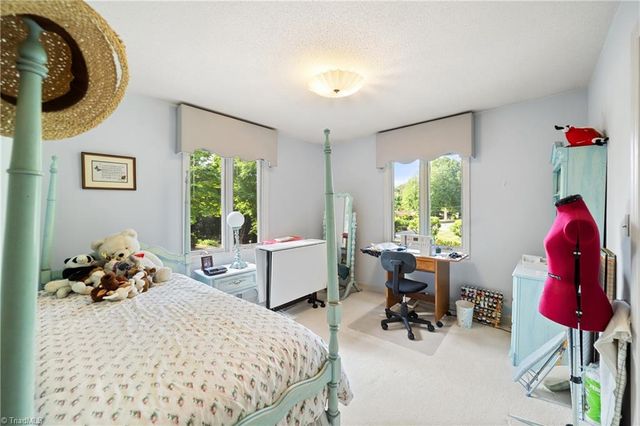421 Flyntvalley Drive, Winston-salem, NC 27104