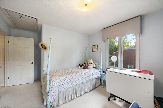421 Flyntvalley Drive, Winston-salem, NC 27104