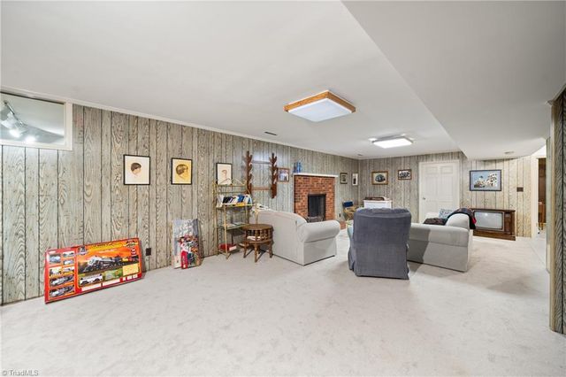 421 Flyntvalley Drive, Winston-salem, NC 27104