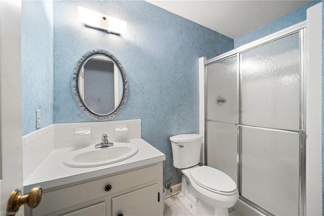 421 Flyntvalley Drive, Winston-salem, NC 27104