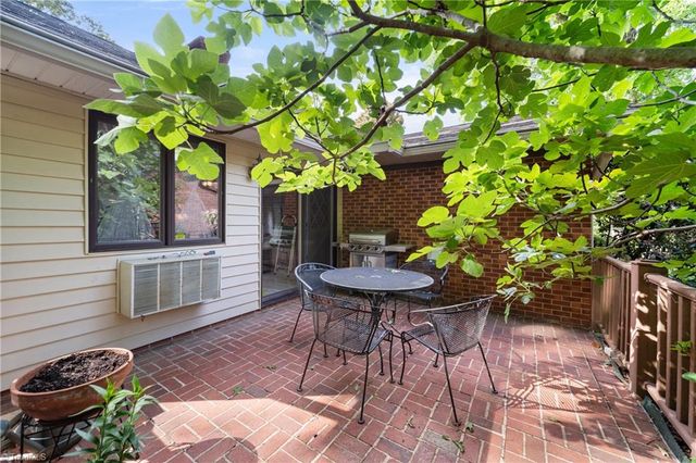 421 Flyntvalley Drive, Winston-salem, NC 27104