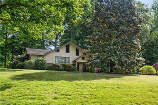 421 Flyntvalley Drive, Winston-salem, NC 27104