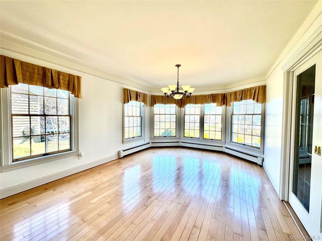 886 Sound Shore Road, Jamesport, NY 11901