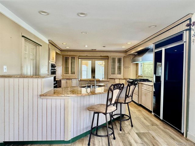 886 Sound Shore Road, Jamesport, NY 11901