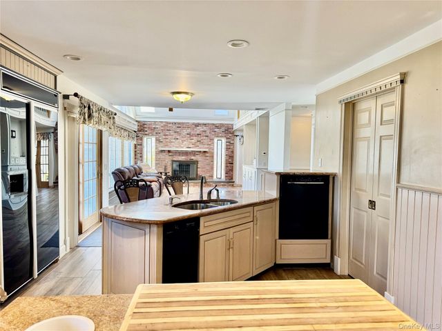 886 Sound Shore Road, Jamesport, NY 11901