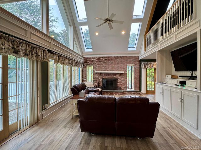 886 Sound Shore Road, Jamesport, NY 11901