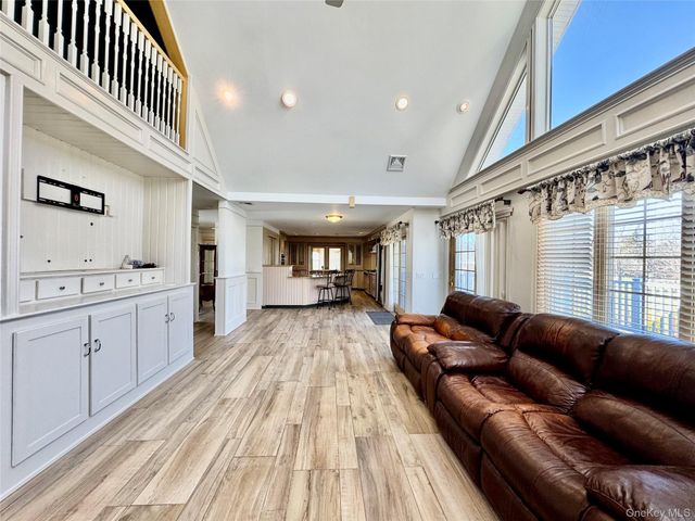 886 Sound Shore Road, Jamesport, NY 11901