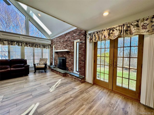 886 Sound Shore Road, Jamesport, NY 11901