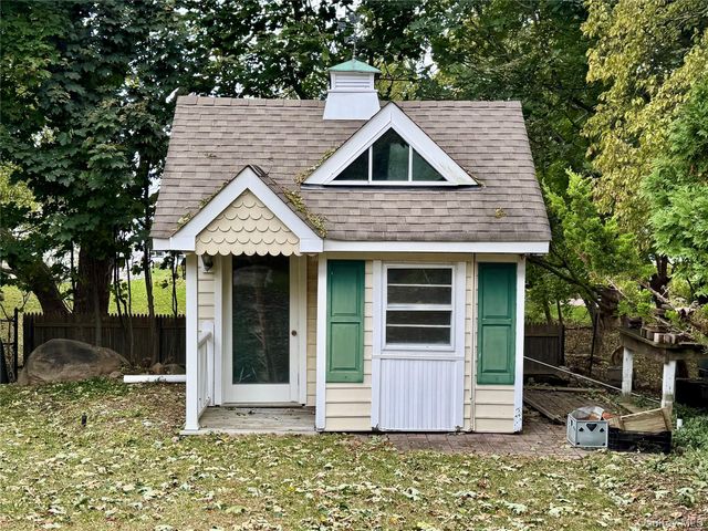 886 Sound Shore Road, Jamesport, NY 11901