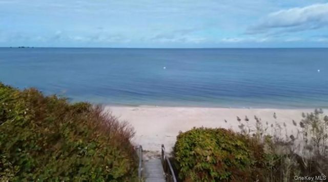 886 Sound Shore Road, Jamesport, NY 11901