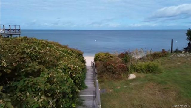 886 Sound Shore Road, Jamesport, NY 11901