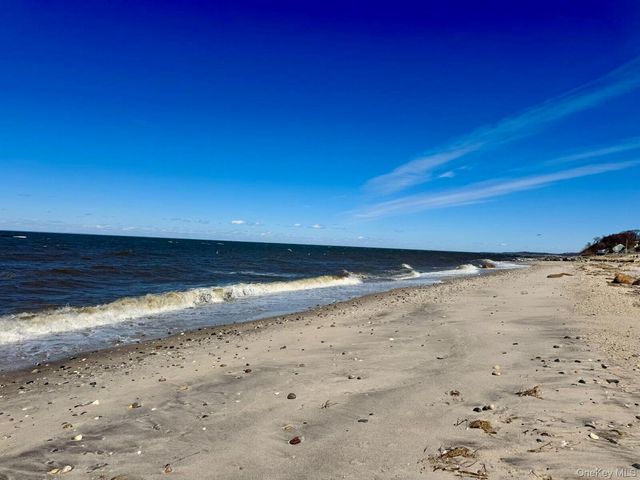 886 Sound Shore Road, Jamesport, NY 11901