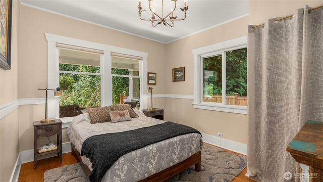 10015 68th Avenue S, Seattle, WA 98178