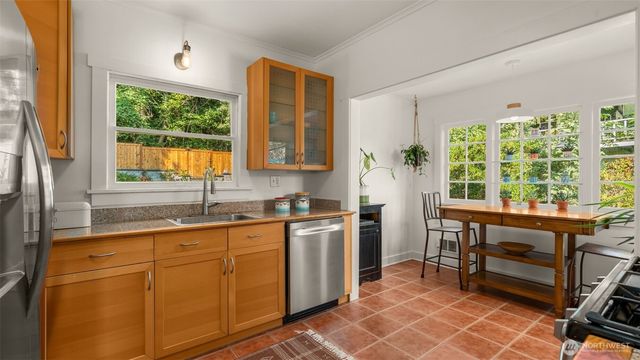 10015 68th Avenue S, Seattle, WA 98178