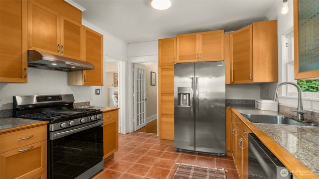 10015 68th Avenue S, Seattle, WA 98178