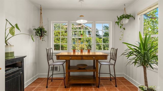 10015 68th Avenue S, Seattle, WA 98178