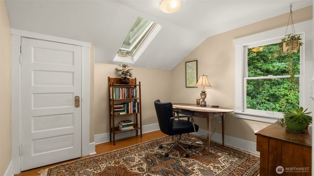 10015 68th Avenue S, Seattle, WA 98178
