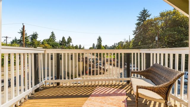 10015 68th Avenue S, Seattle, WA 98178