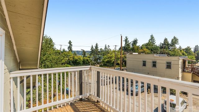 10015 68th Avenue S, Seattle, WA 98178