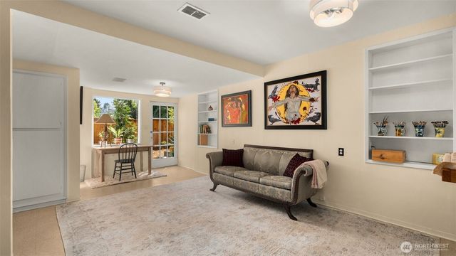 10015 68th Avenue S, Seattle, WA 98178