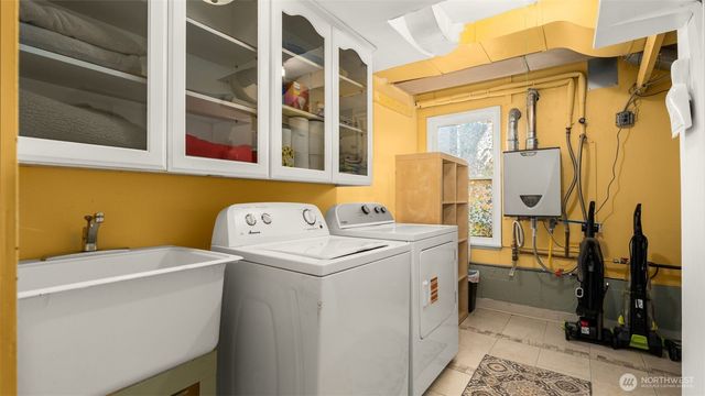 10015 68th Avenue S, Seattle, WA 98178