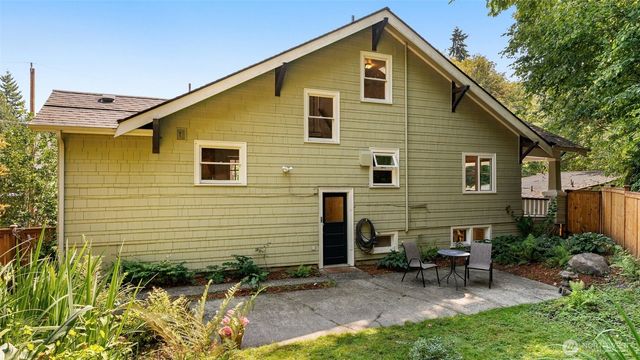 10015 68th Avenue S, Seattle, WA 98178