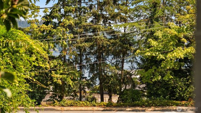 10015 68th Avenue S, Seattle, WA 98178
