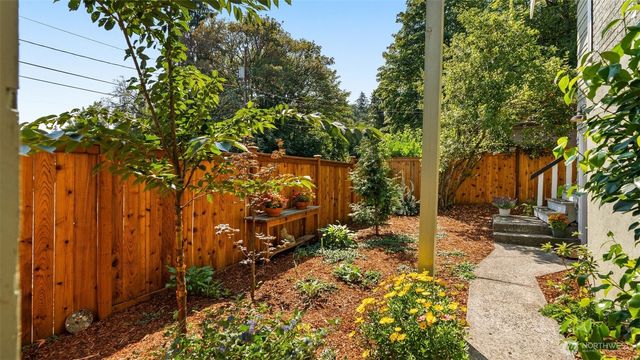 10015 68th Avenue S, Seattle, WA 98178