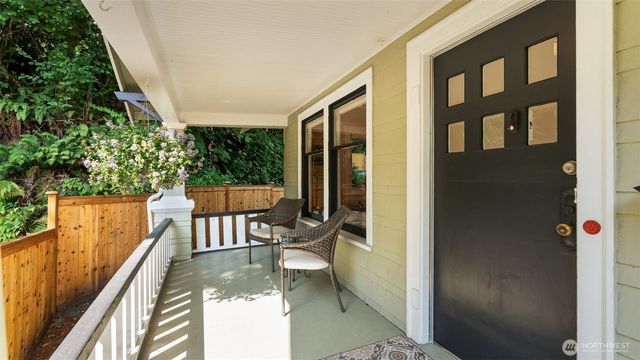 10015 68th Avenue S, Seattle, WA 98178