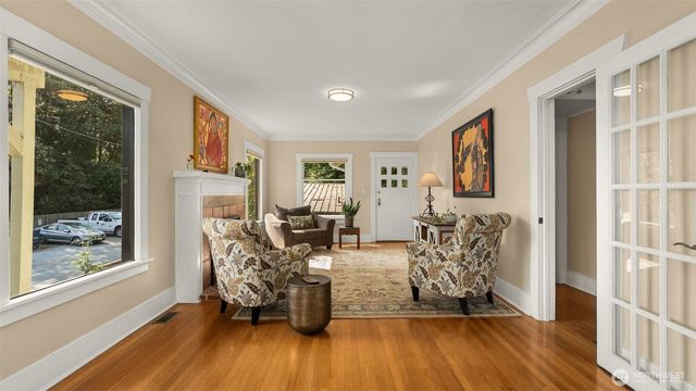 10015 68th Avenue S, Seattle, WA 98178